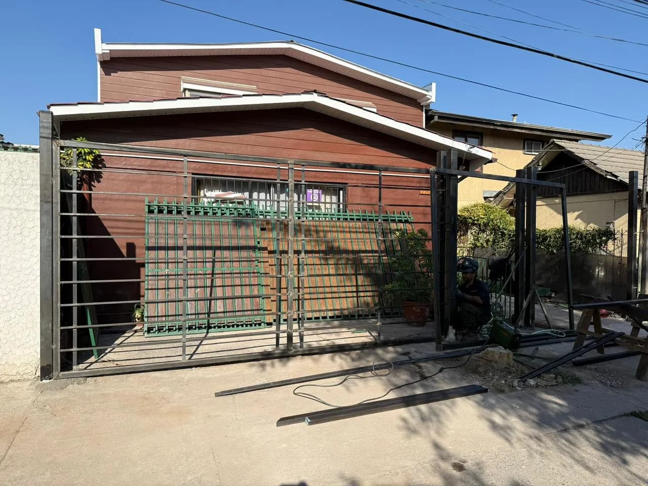 Cierre Automático en Madera y Metal